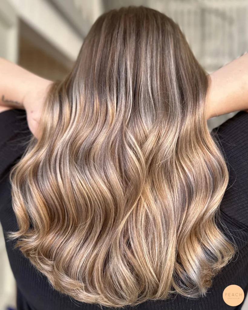 Beige balayage hårfärg