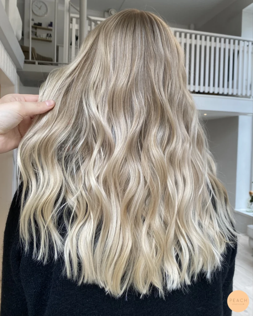 Icy blonde – salongsresultat av Josefine Eklund, 12 september 2023