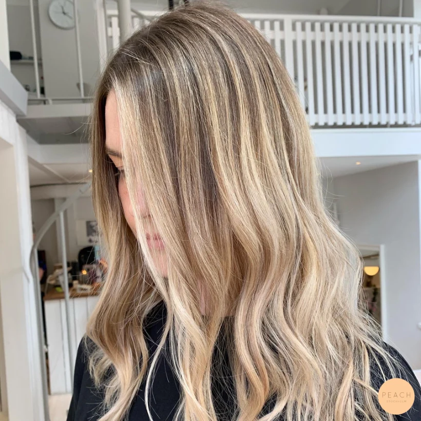 Balayage och lowlights med färgkorrigering