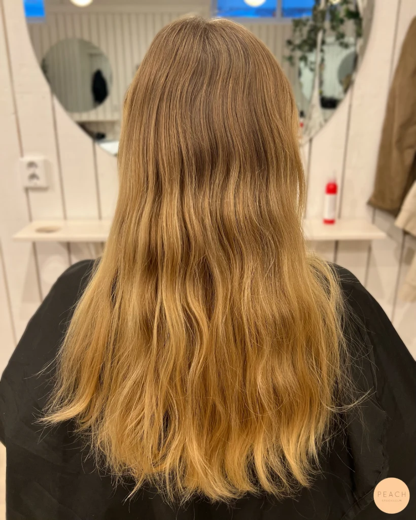 Blond beige balayage med krämig ton