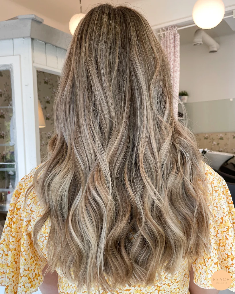 Kall beige hårfärg med slingor