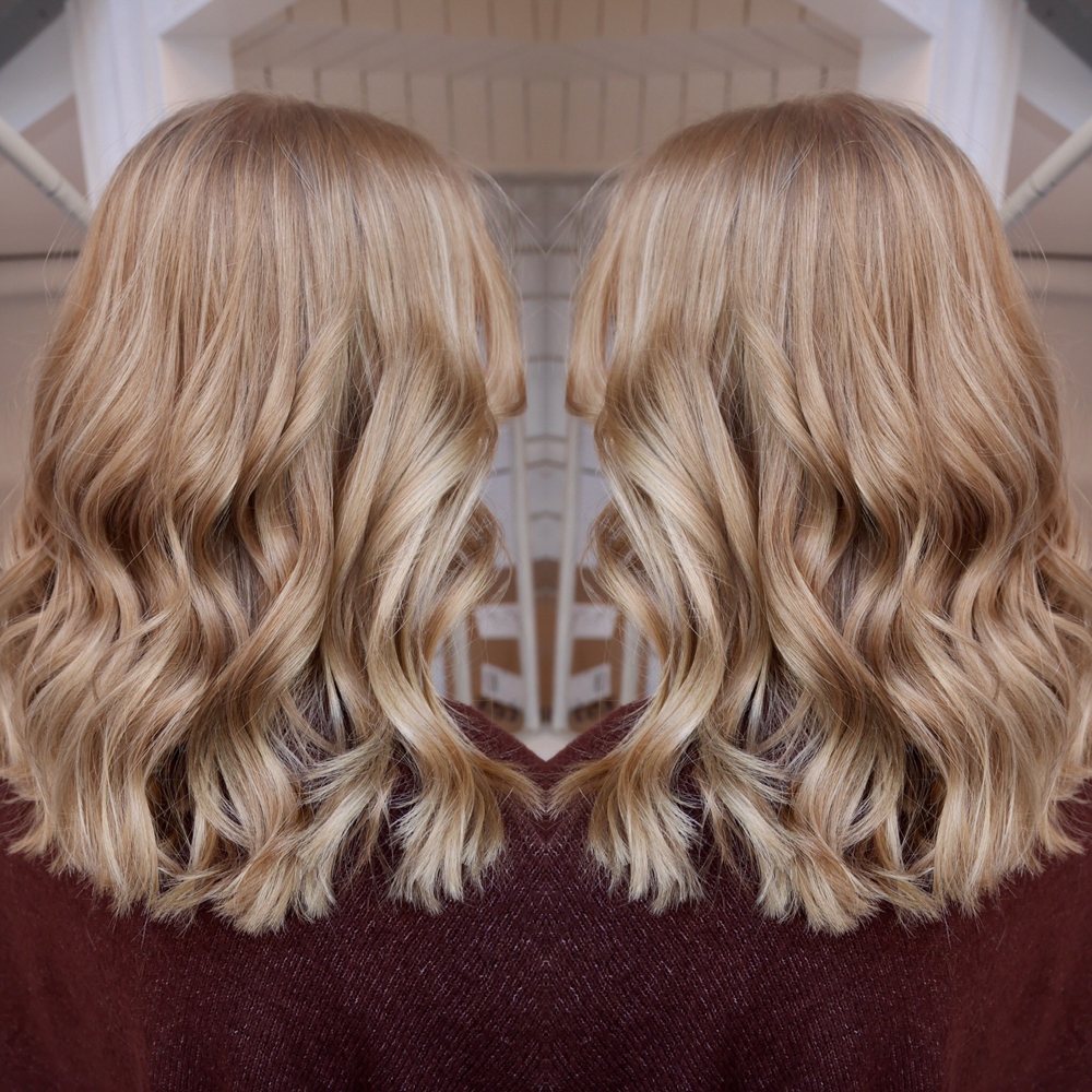 Blond med bruna slingor