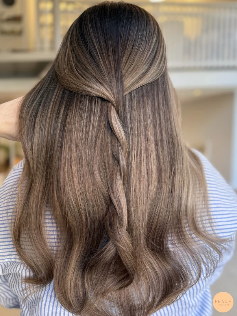 Mjuk balayage brun ljusa slingor