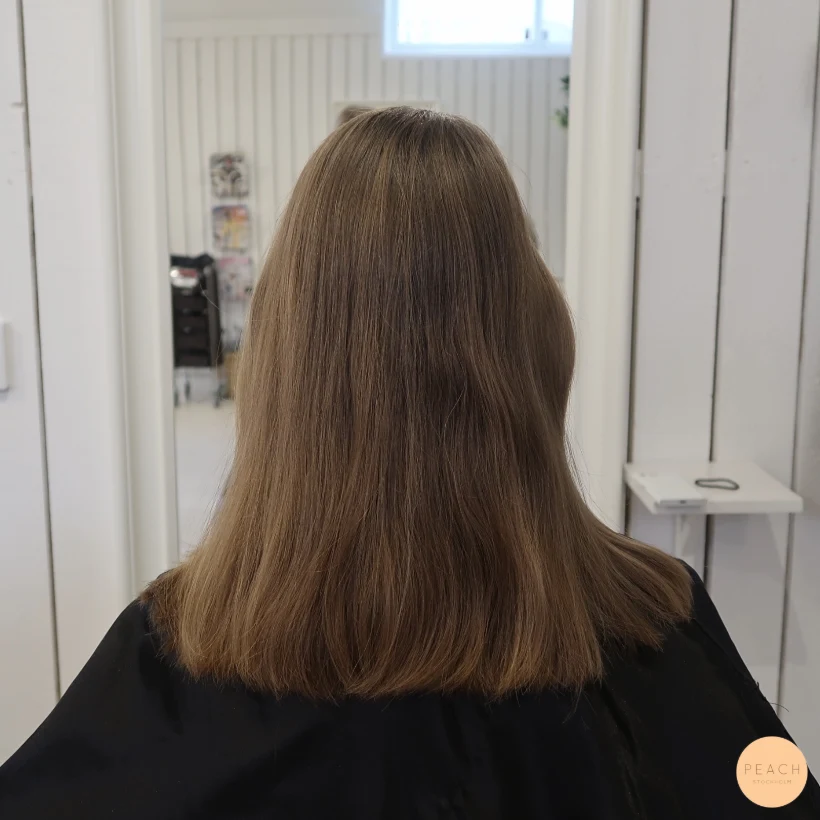 Från mörk till blond med bevarad naturlig botten