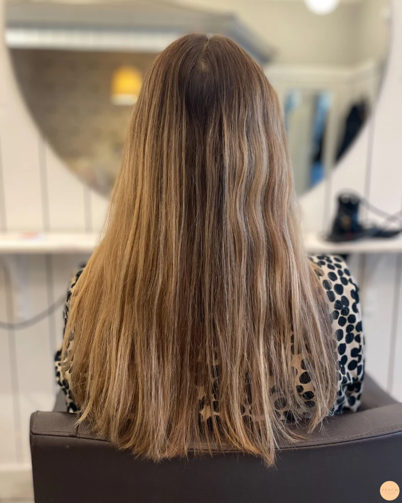 Kall beige blond hårfärg med slingor