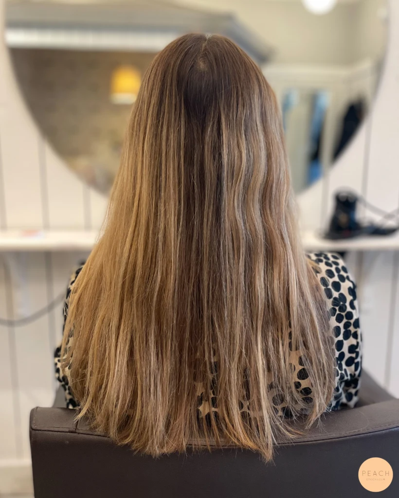Kall beige blond hårfärg med slingor
