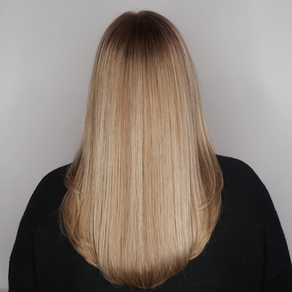 Lyxig blond hårfärg med ljusa slingor
