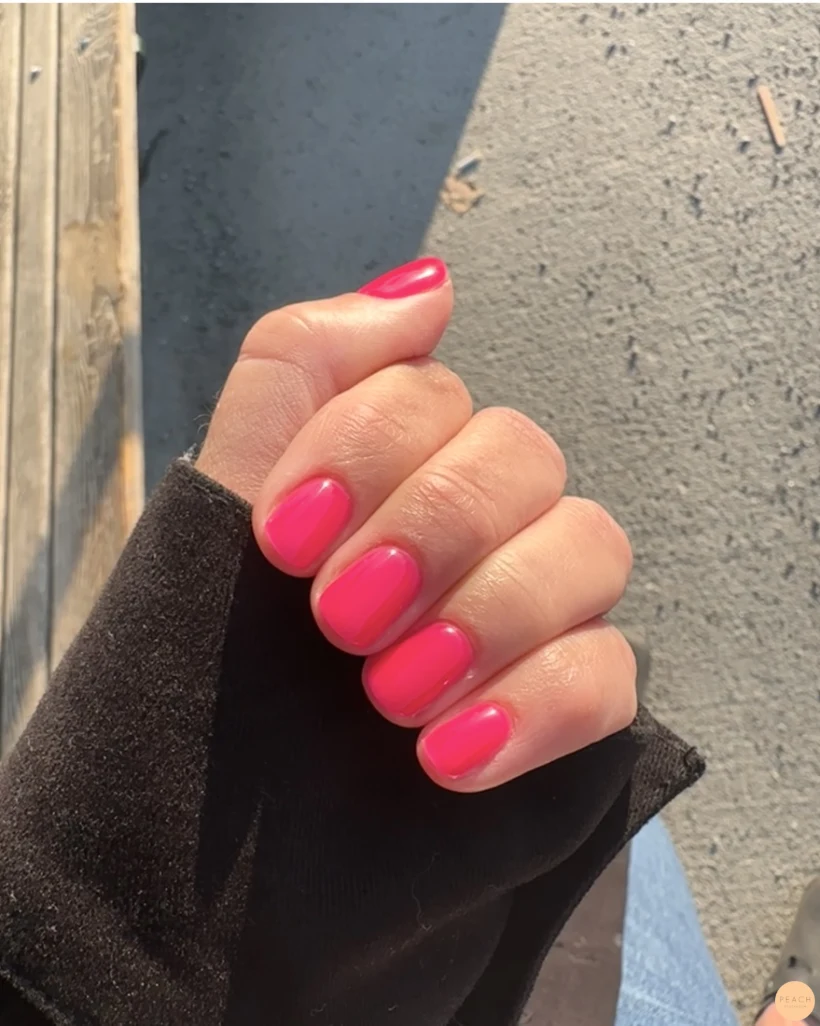 Korta gelpolish naglar