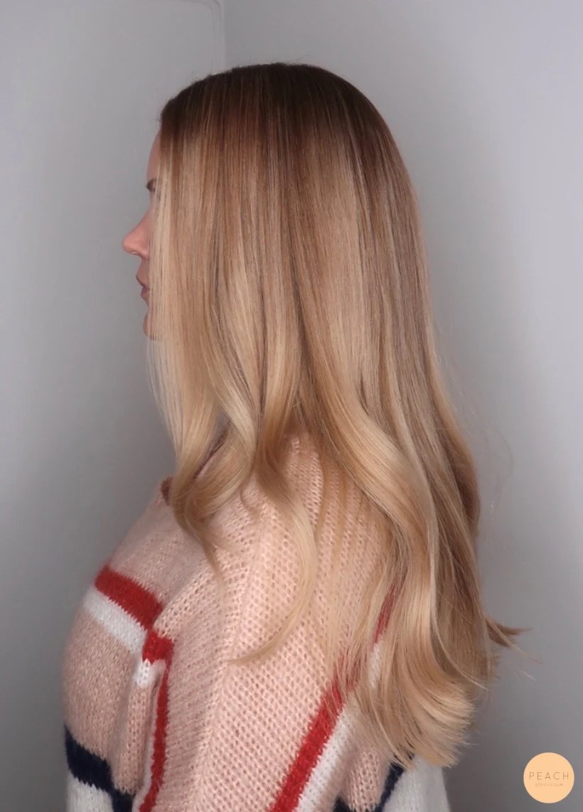 Soft blond balayage med mjuka lowlights