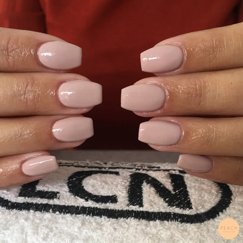 Matte nails or shiny nails