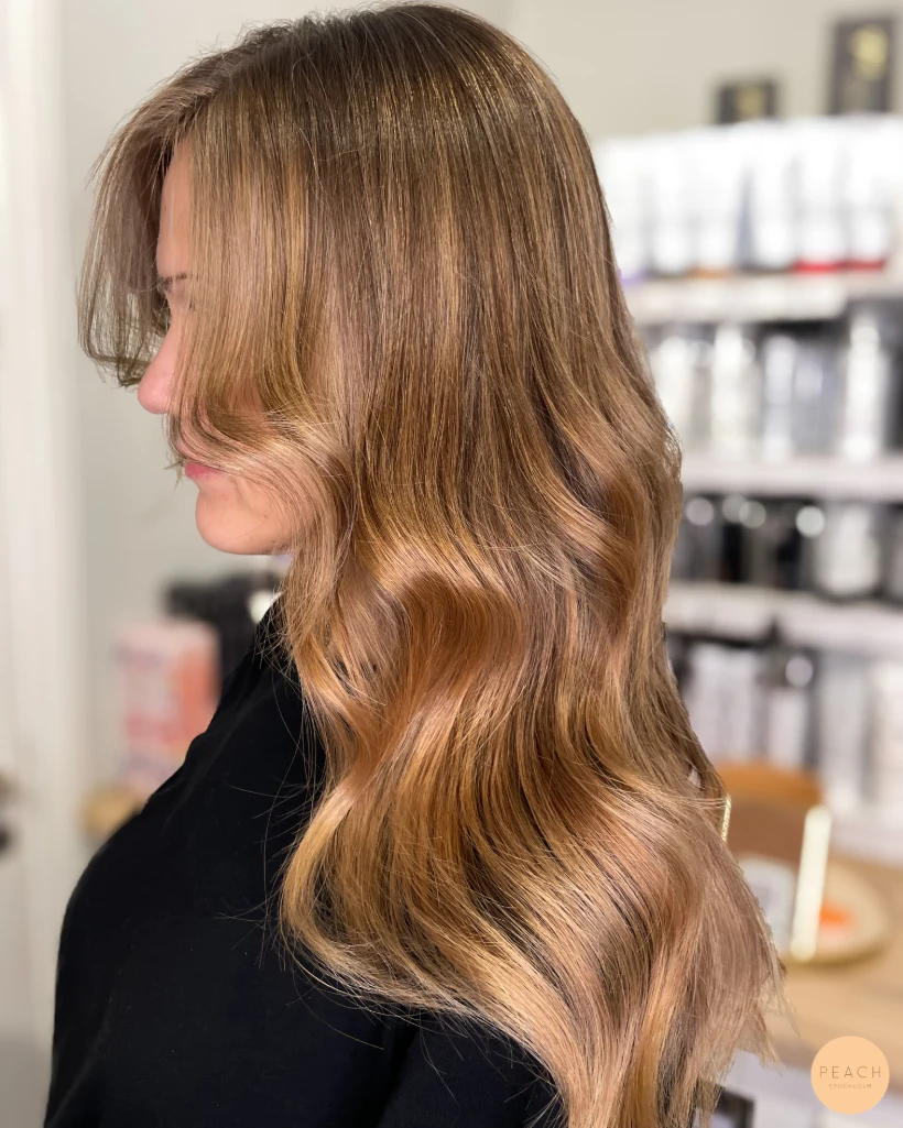 Karamellblond hårfärg med karamelltoner