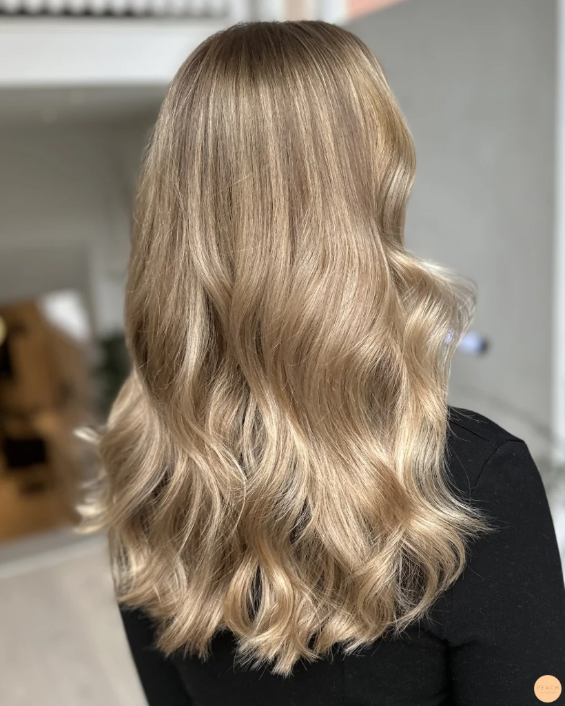 Ljus blond balayage hårfärg