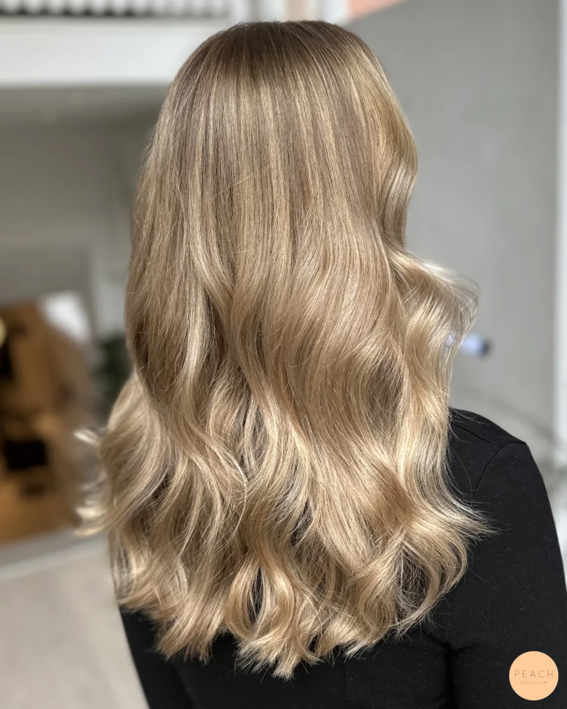 Ljus blond balayage hårfärg