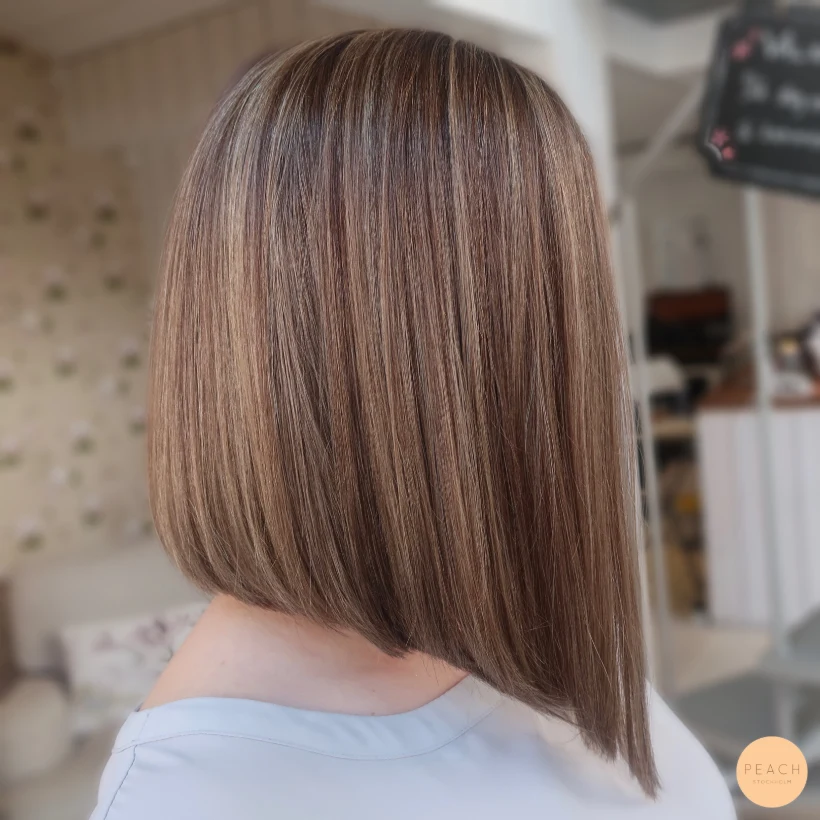 Från blond till brun med ljusa slingor
