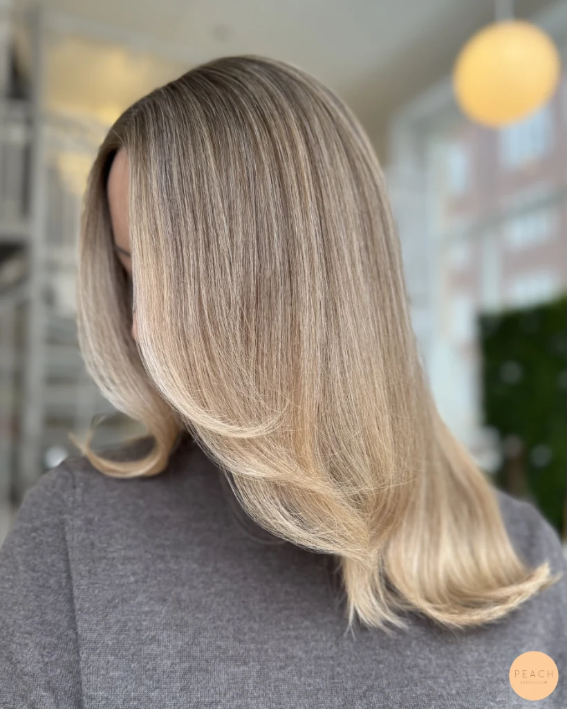 Scandi blonde hair med Olaplex