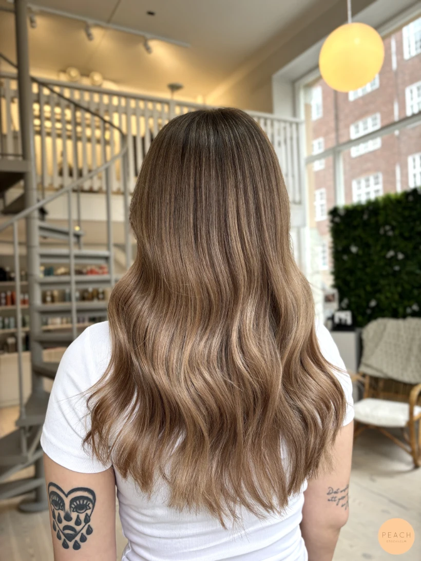 Bronde balayage med bevarad naturlig botten