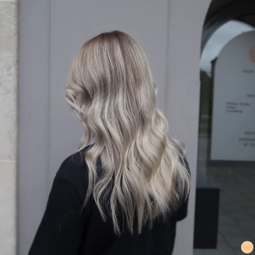 Kall blond balayage