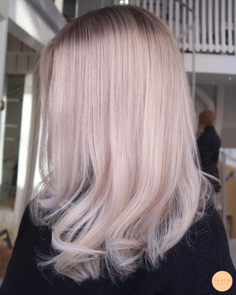 Blond hårfärg slingor – salongsresultat av Alicia Siverman, 16 februari 2021