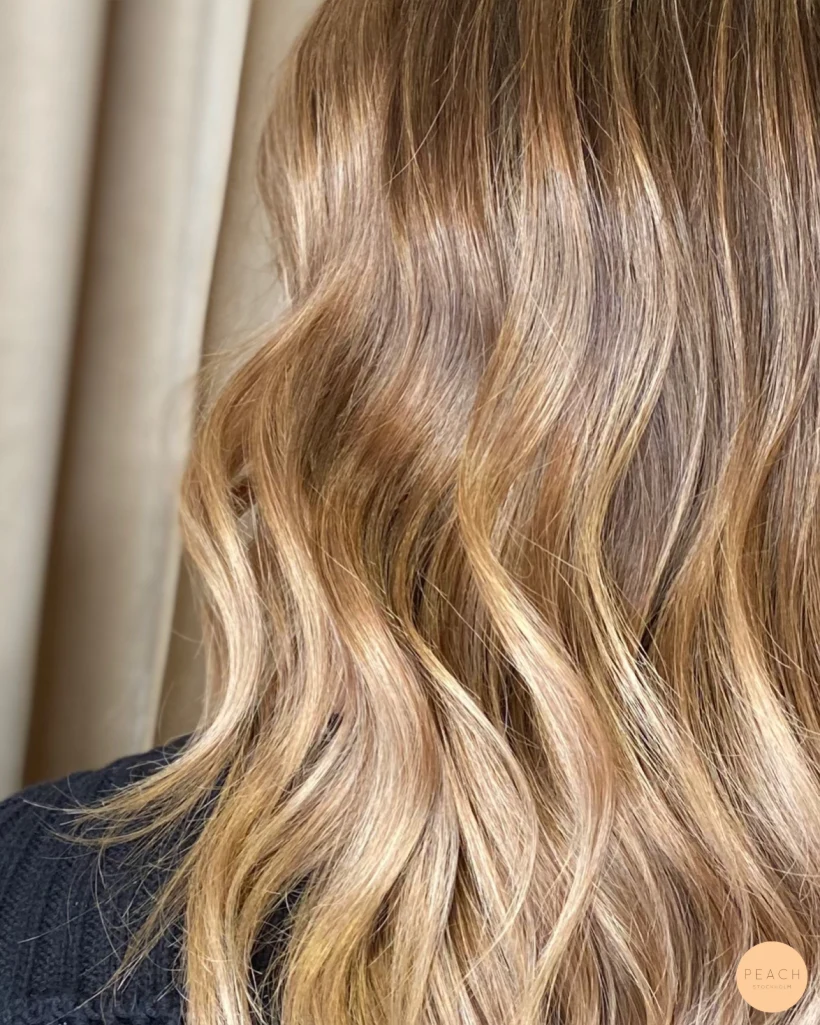 Bronde hårfärg med ljusa slingor