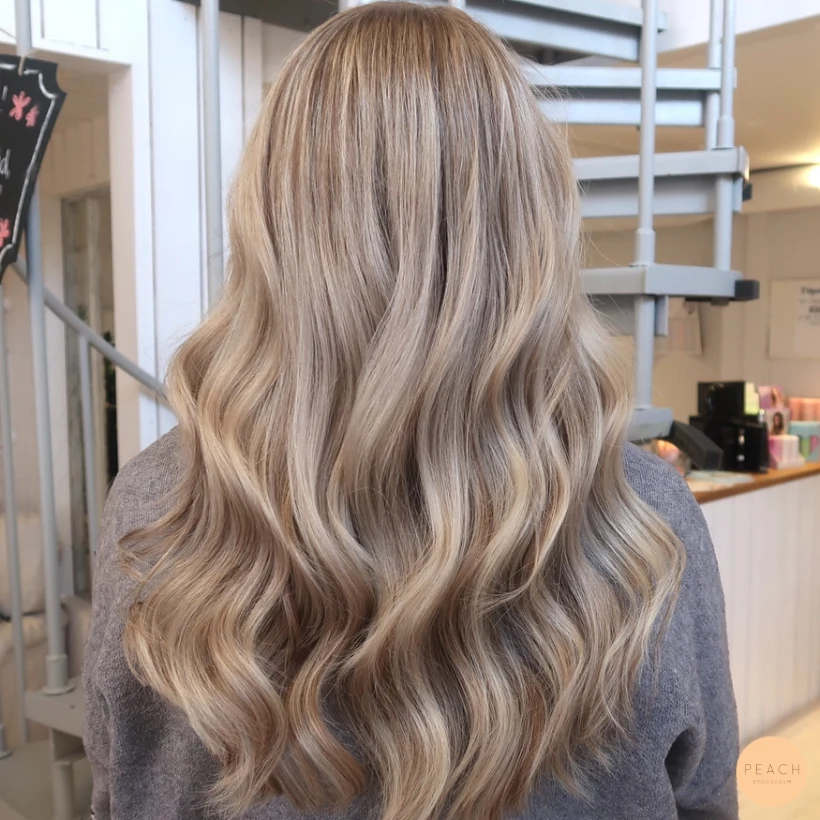 Lowlights i blont hår – salongsresultat av Therese Lindbladh, 17 april 2019