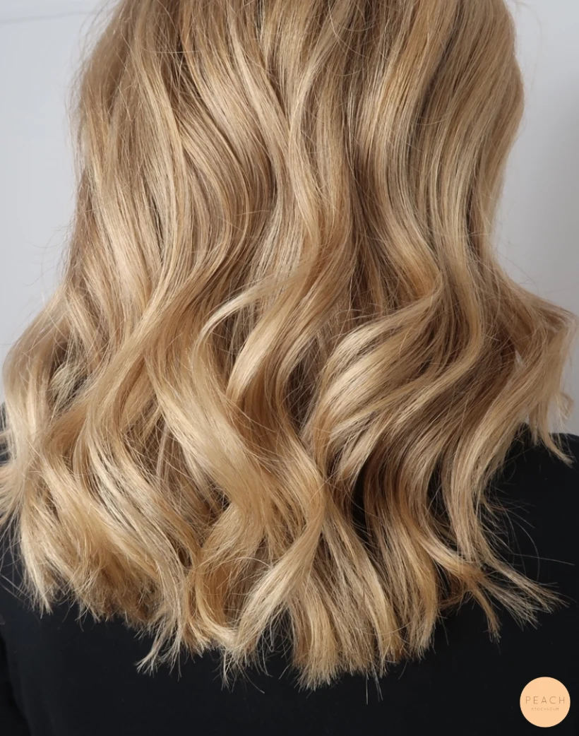 Guldblond hårfärg med gyllene toner