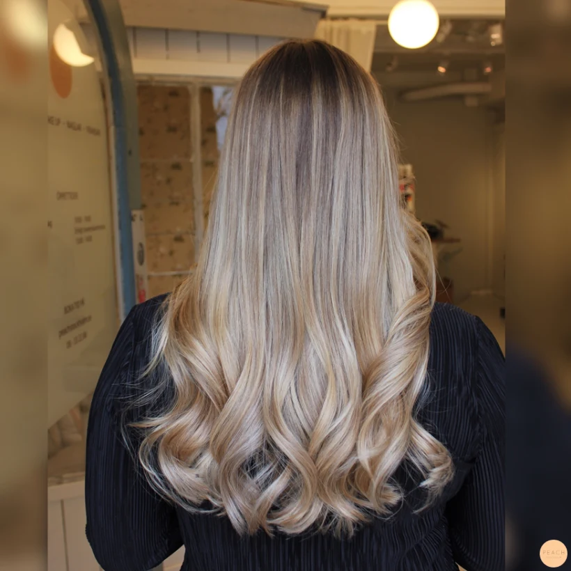 Beige blonde /nude hårfärg med highlights