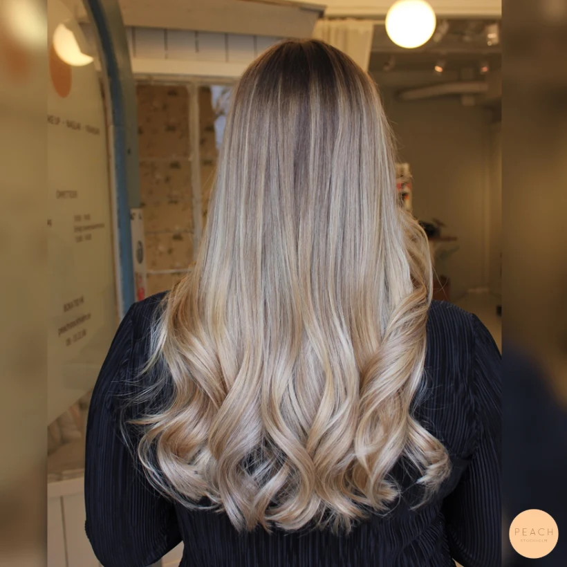 Beige blonde /nude hårfärg med highlights