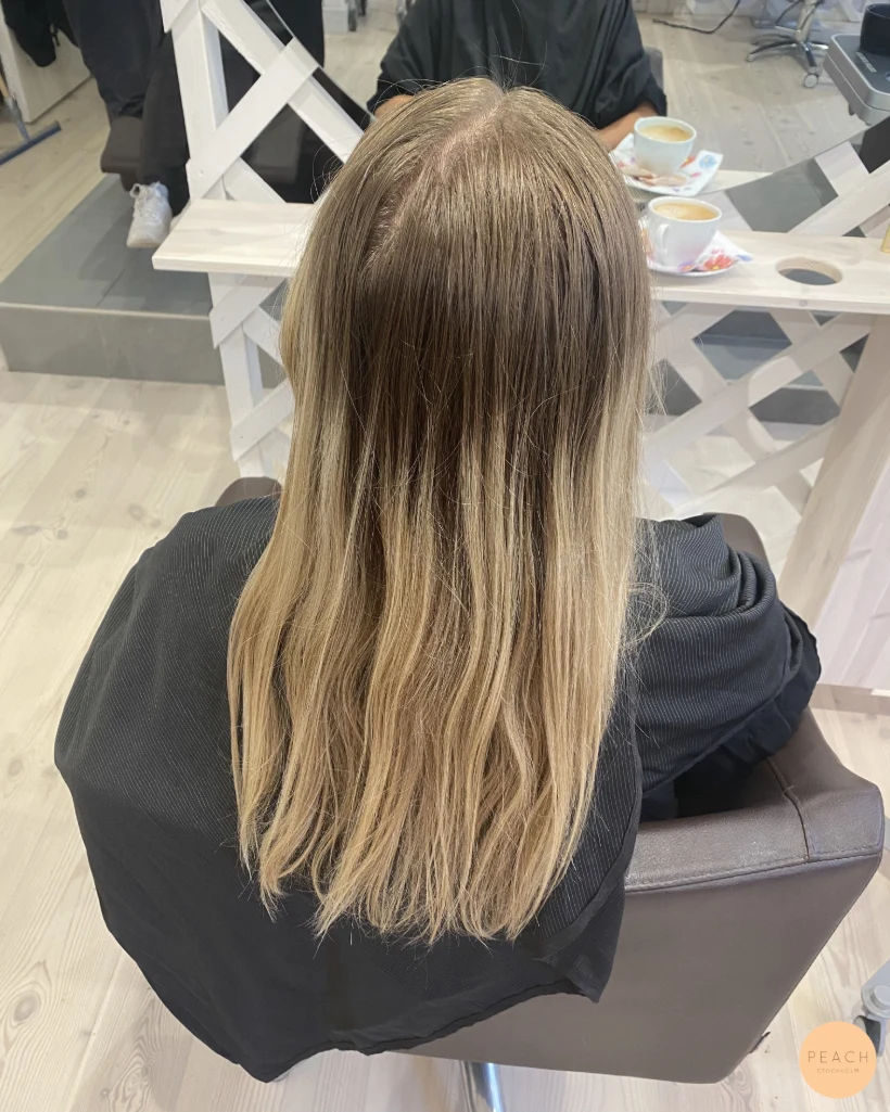 Icy blonde med ljusa slingor
