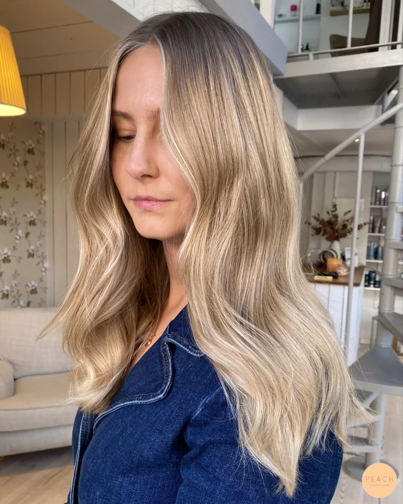 Beige blonde med krämig ton