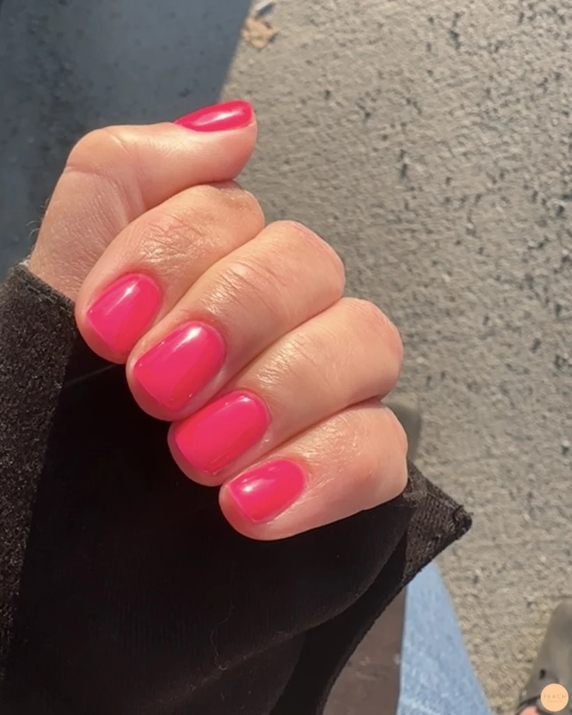 Korta gelpolish naglar