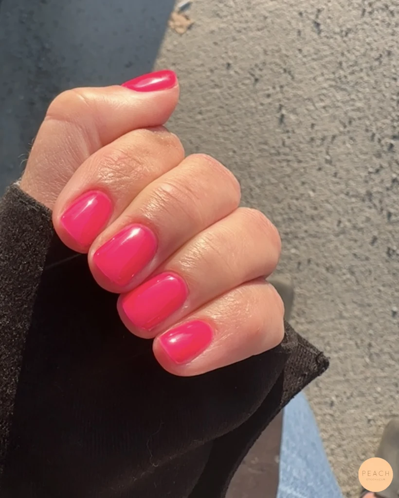 Korta gelpolish naglar