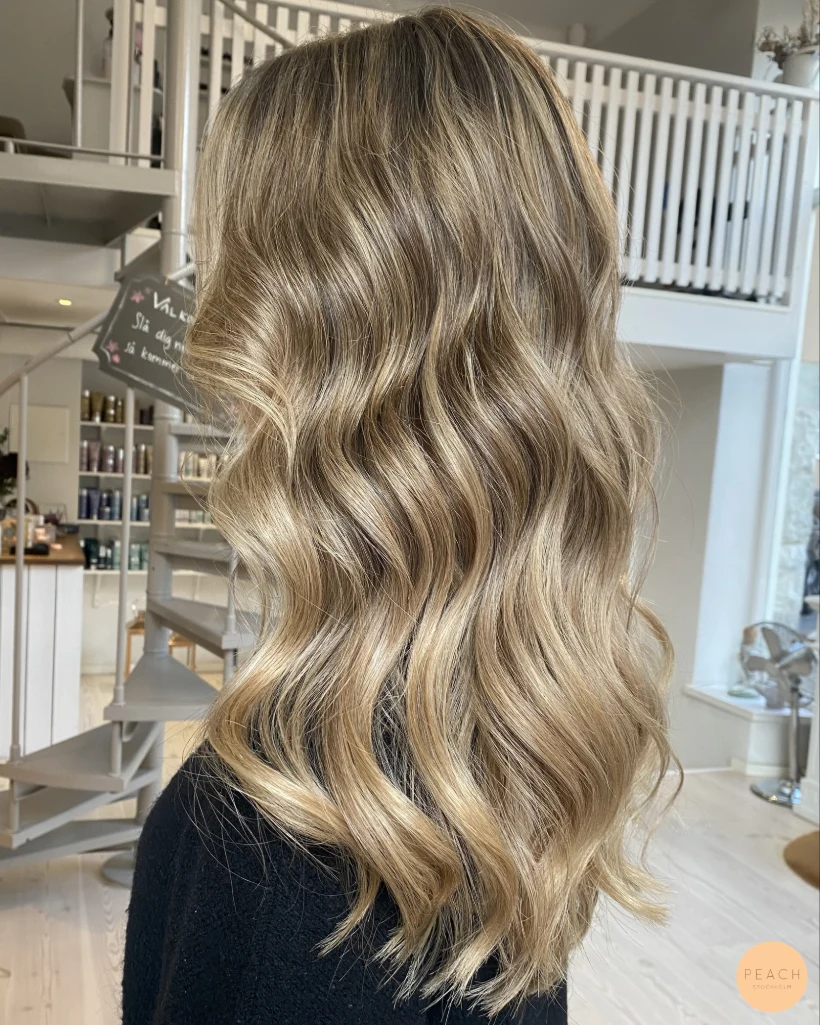 Soft blonde med highlights och lowlights