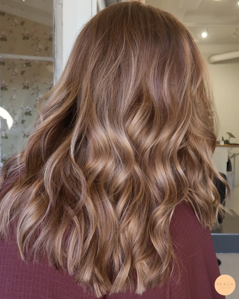 Bronde hårfärg med guldiga toner