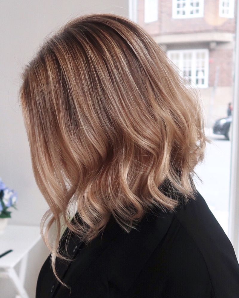 Balayage blonda slingor skiftningar