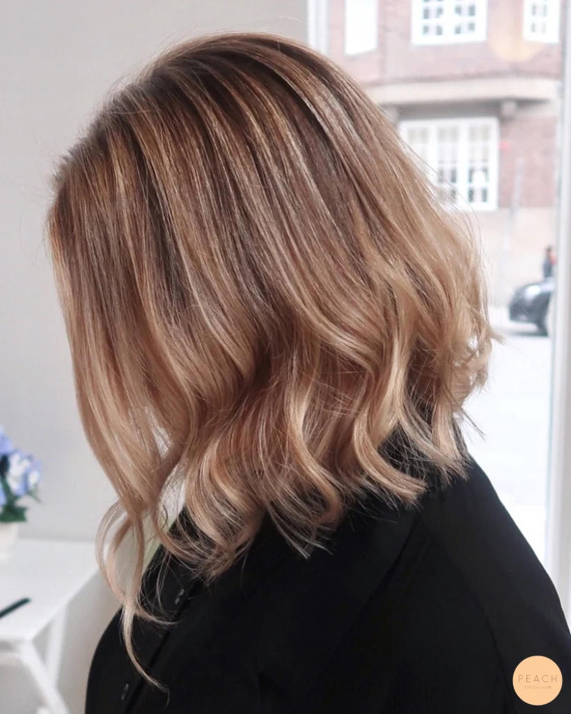 Balayage blonda slingor skiftningar