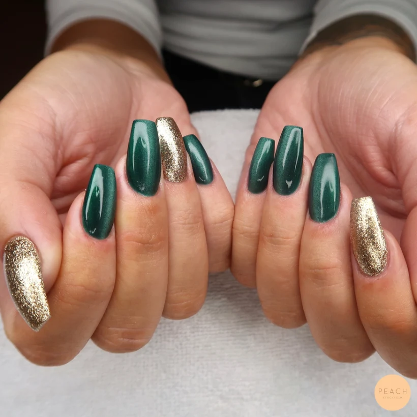 Guld glitter och den perfekta gröna Cat Eye färgen