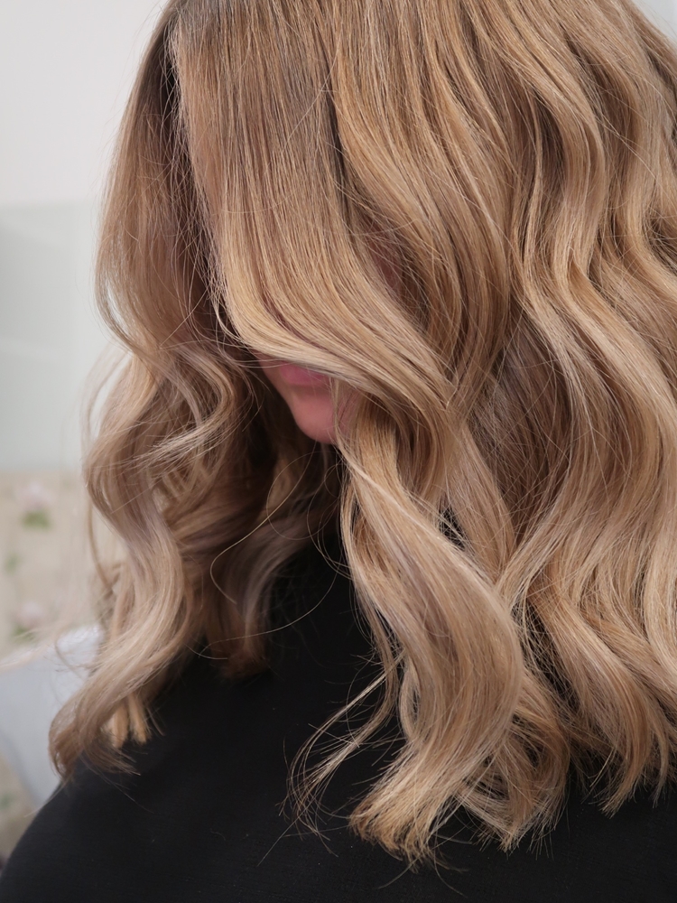 Blond hårfärg med olika nyanser