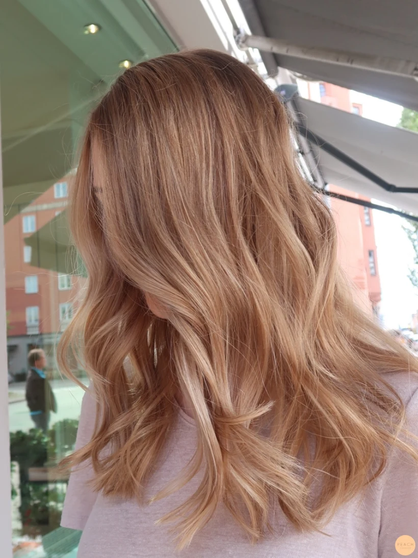Varm blond hårfärg