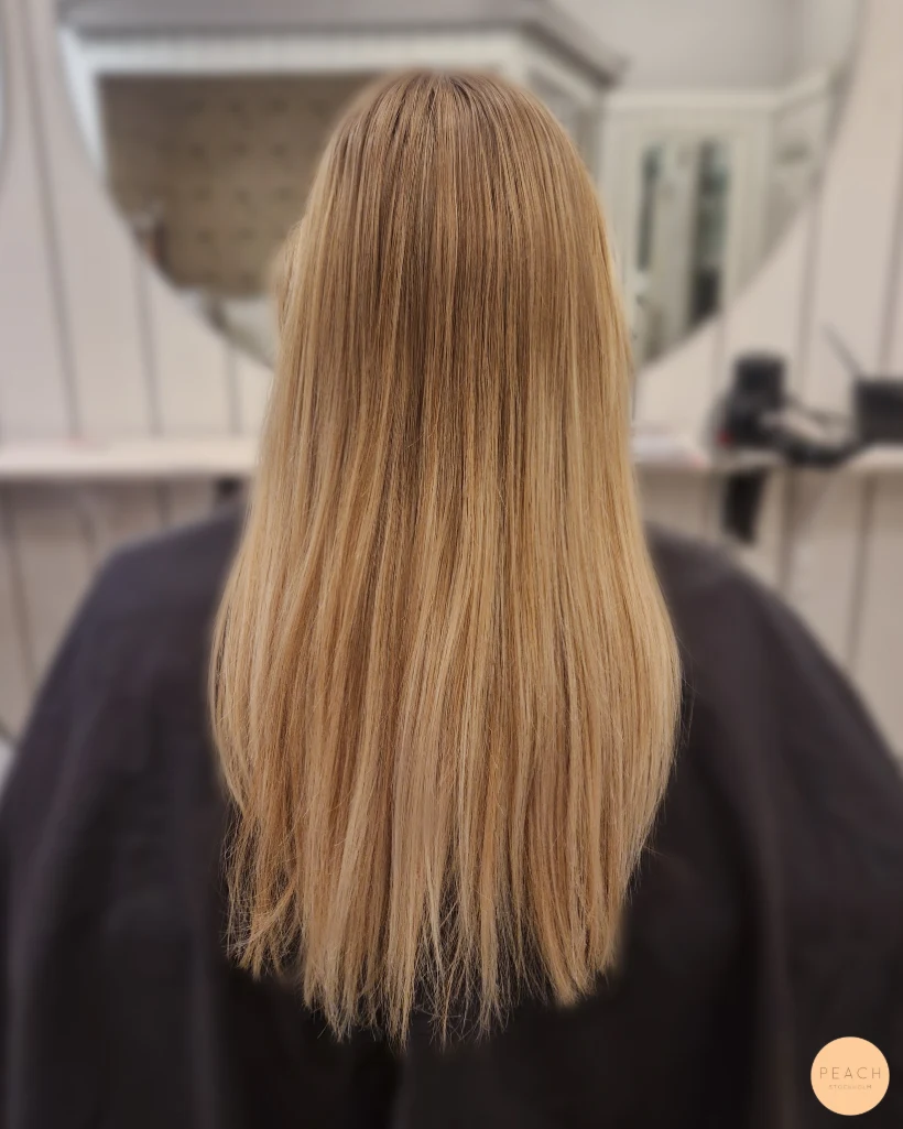 Crispy blonde – salongsresultat av Hanna Ekstrand, 10 februari 2025