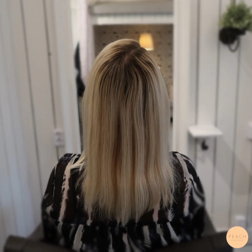 Från hemmablekt till beige blond med highlights och lowlights