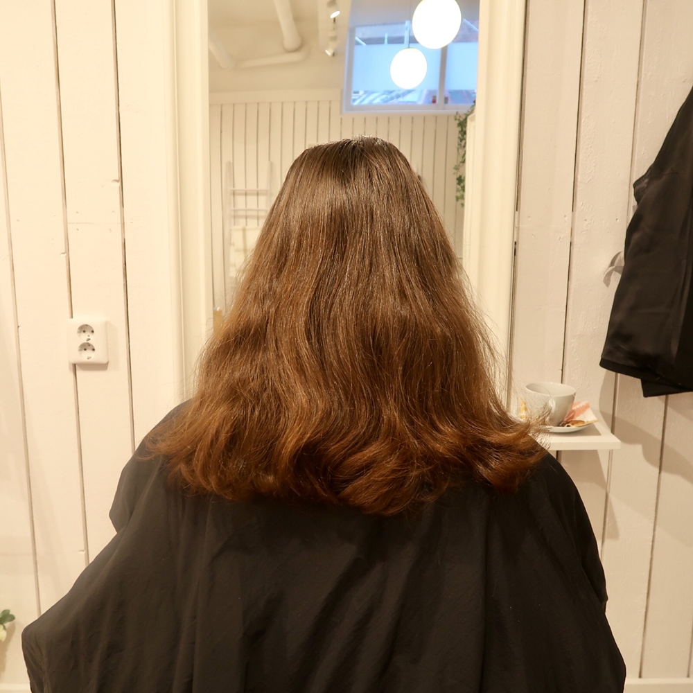 Mörkt hår med slingor