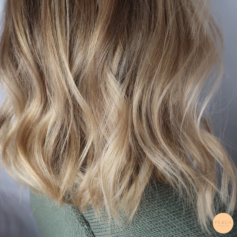 Blond balayage med sandblonda toner
