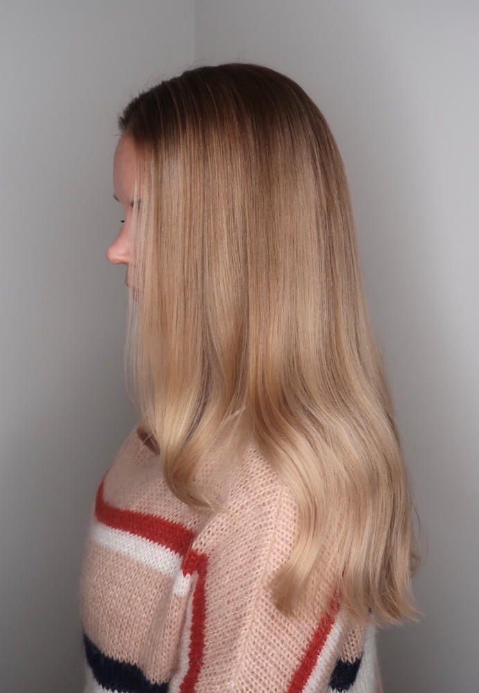 Soft blond balayage med mjuka lowlights
