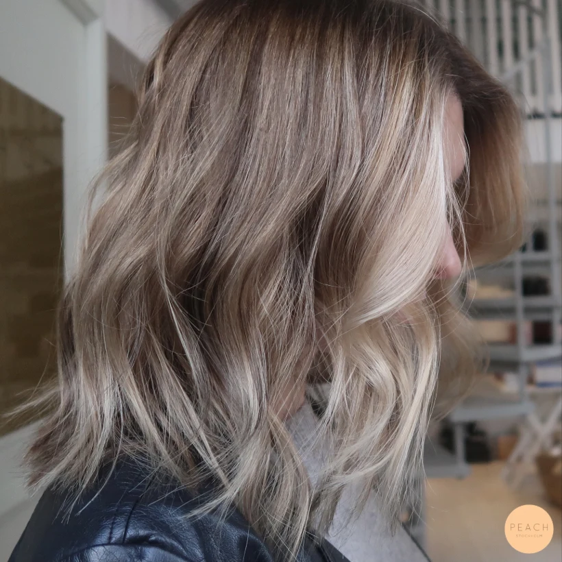 Bronde balayage med highlights och lowlights