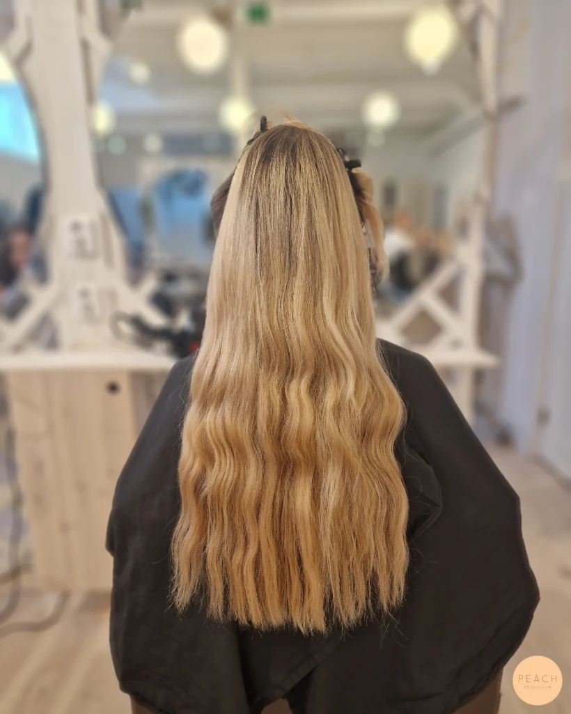 Warm blonde – salongsresultat av Gözde Koc, 2 juli 2023