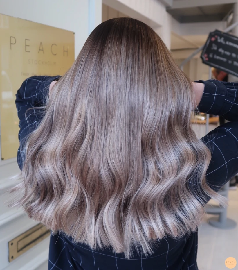 Balayage på mörkt hår