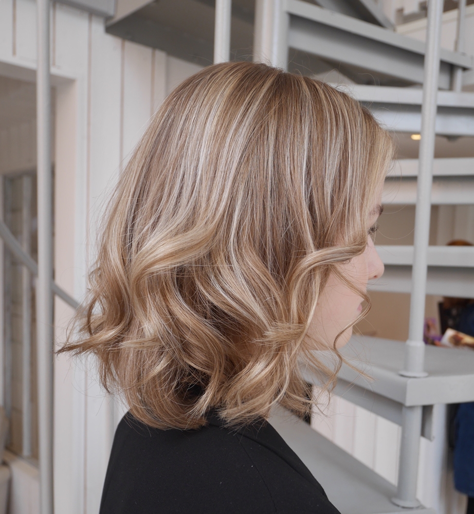 Blonde balayage med bobklippning