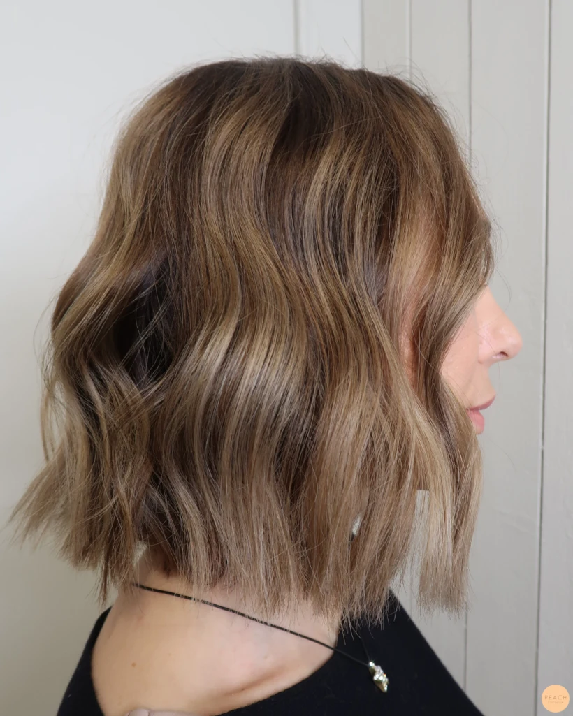 Bronde hårfärg med lob frisyr