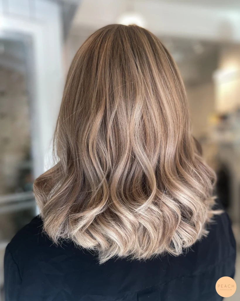 Beige blond uppfräschning efter sommaren