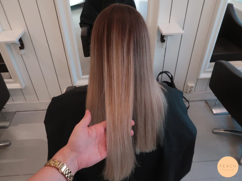 Naturlig balayage med sval nyansering